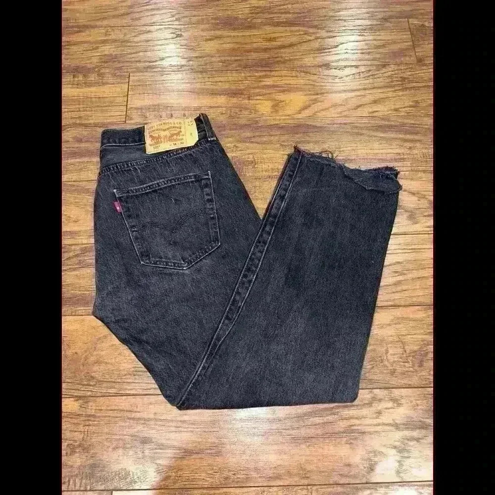Levi's 501 Jeans Black Denim Raw Hem Straight Womens Size 34 Jeans
